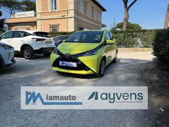 toyota aygo x-play 1.0cc 70cv telecamera